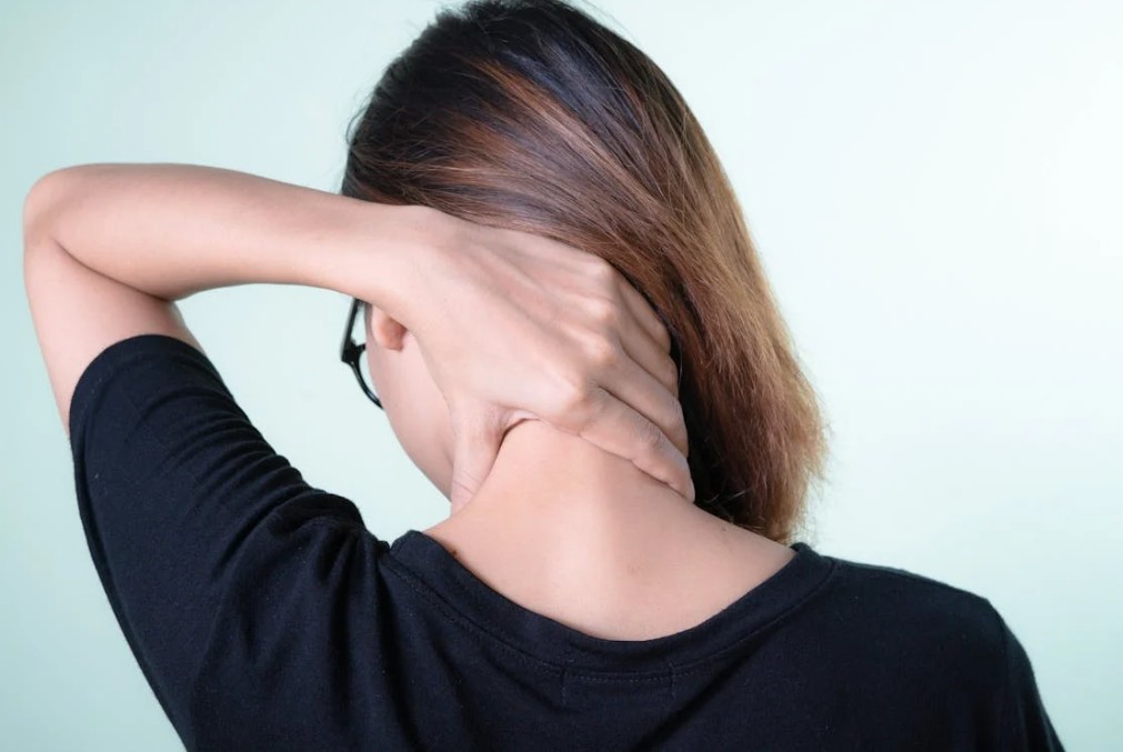 holiday-stress-pain-connection Holiday stress causing physical pain and muscle tension